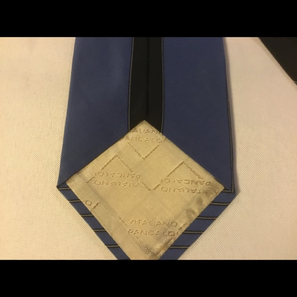 FIVE VINTAGE HIGH END TIES-GUCCI, FERRAGAMO,... - Picture 8 of 10